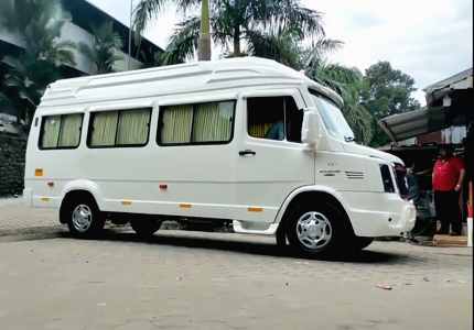 17 Seater Tempo Traveller Hire in Amritsar